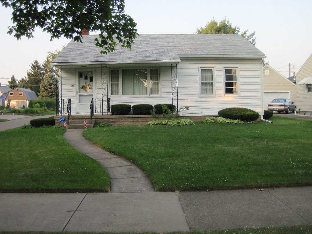 002-Aunt Ruth's house.jpg